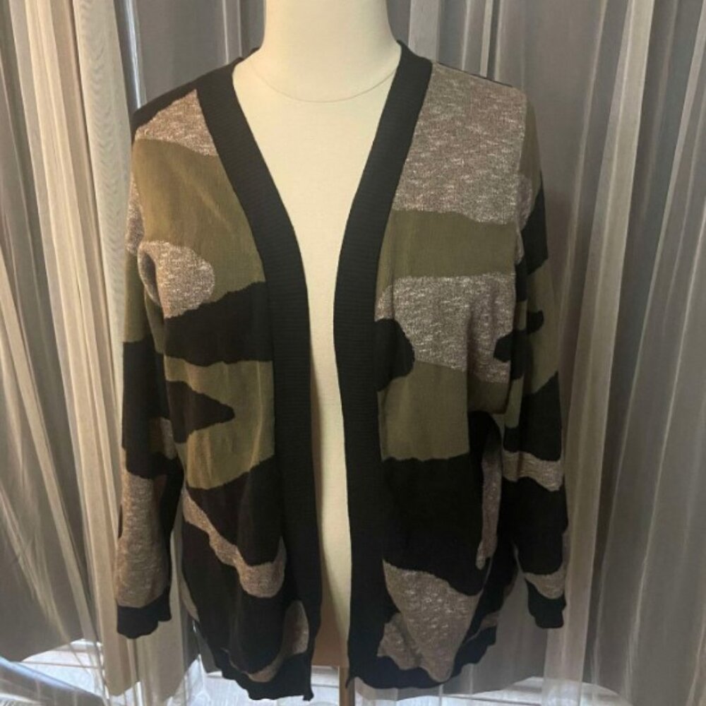 Avenue Camo size 22/24 Cardigan